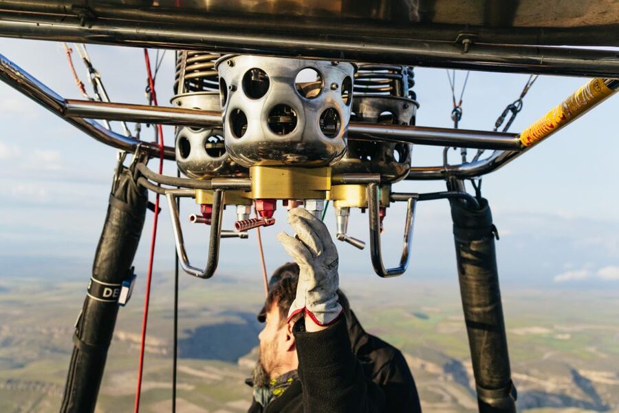 From Istanbul: 3-Day Cappadocia Tour with Balloon Ride - A pre-dawn balloon flight over Soğanlı Valley