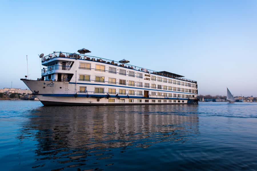 From Luxor: 4-Day Nile Cruise to Aswan with Balloon Ride - Day 2: A 4 a.m. balloon ride over Luxor