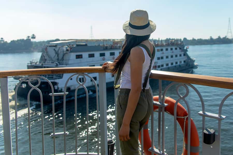 From Luxor: 5-Day Nile Cruise to Aswan with Balloon Ride - Day one: Karnak, Luxor Temple, and a felucca at dusk