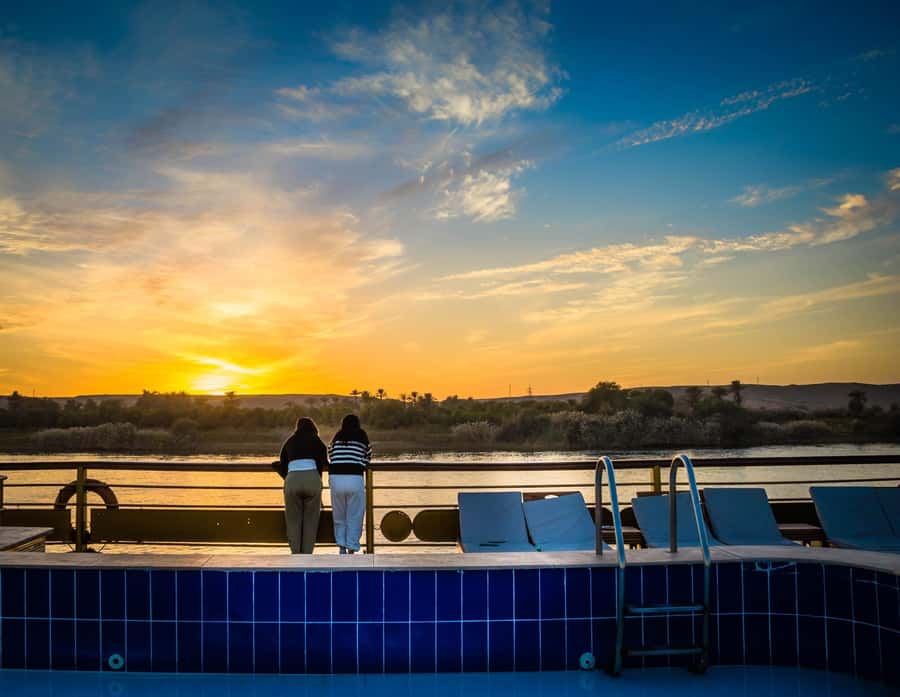 From Luxor: 6-Day Nile Cruise to Aswan with Hot Air Balloon - Day 3: Edfu by horse-drawn carriage and Kom Ombo at sunset