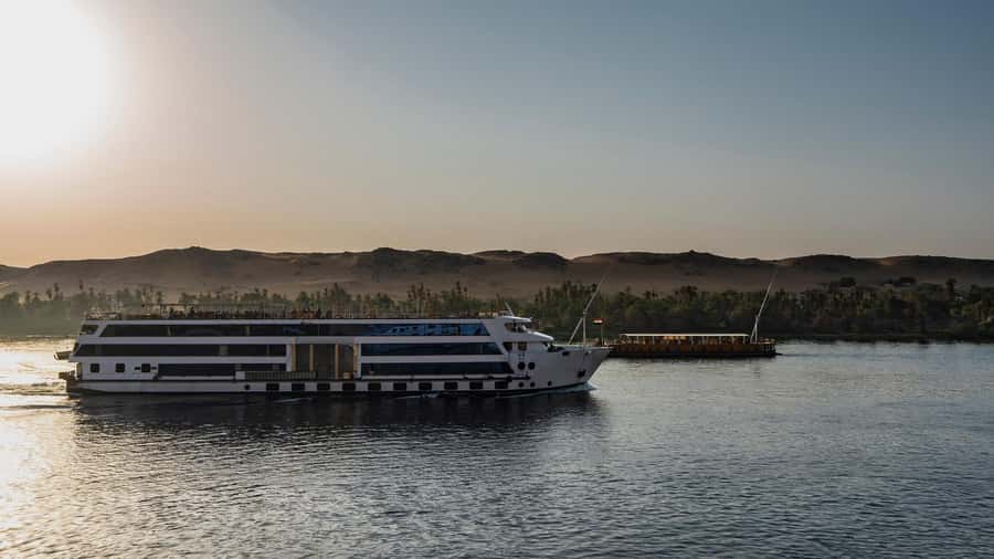 From Luxor: 7-Day Nile Cruise to Aswan with Hot Air Balloon - What the $800 price really covers