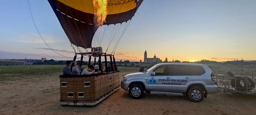 From Madrid: Hot Air Balloon over Segovia with Transfer - The landing, picnic, and Cava toast