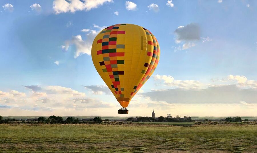 From Madrid: Segovia Hot Air Balloon - Leaving Madrid before sunrise