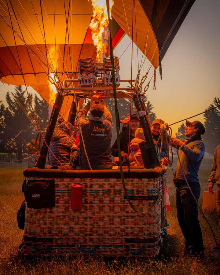 Geelong: Balloon Flight at Sunrise with Breakfast - One hour above the bay and Bellarine Peninsula