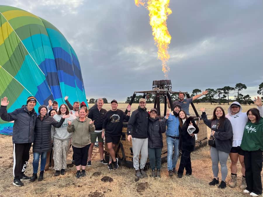 Geelong: Balloon Flight at Sunrise with Breakfast - Champagne breakfast at the hotel