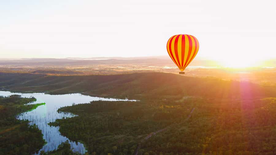 Gold Coast: Hot Air Balloon Flight and Vineyard Breakfast - The landing is part of the experience