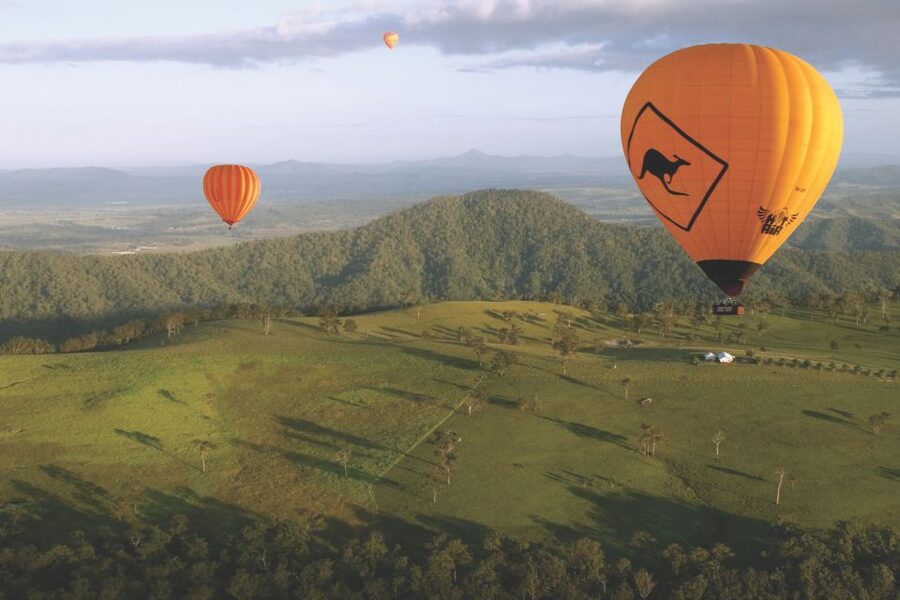 Gold Coast: Hot Air Balloon Flight and Vineyard Breakfast - Breakfast and bubbles at O’Reillys