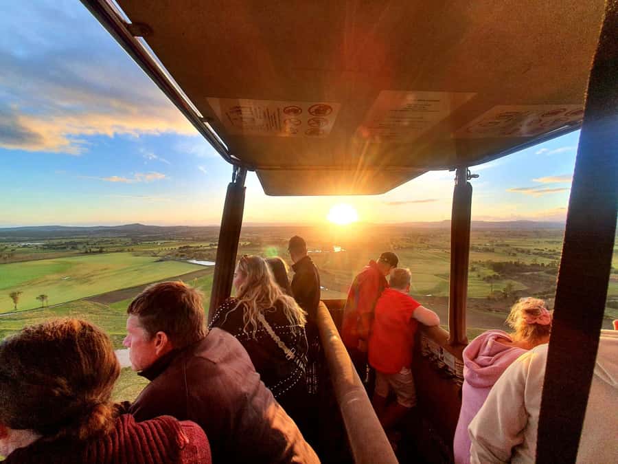Gold Coast: Hot Air Balloon Flight, Sparkling Wine & Photos - Hotel transfers across the Gold Coast