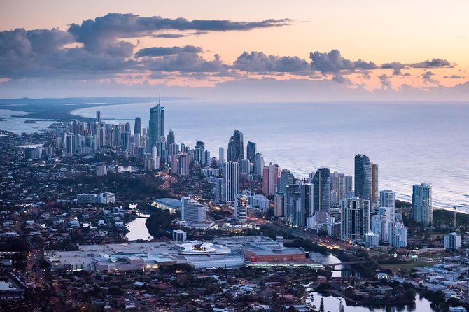 Gold Coast Hot Air Balloon with 5 Star Champagne Buffet Breakfast - Landing, photos, and the breakfast reward