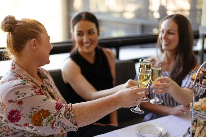 Gold Coast Hot Air Balloon with 5 Star Champagne Buffet Breakfast - Group size and the feel of the morning