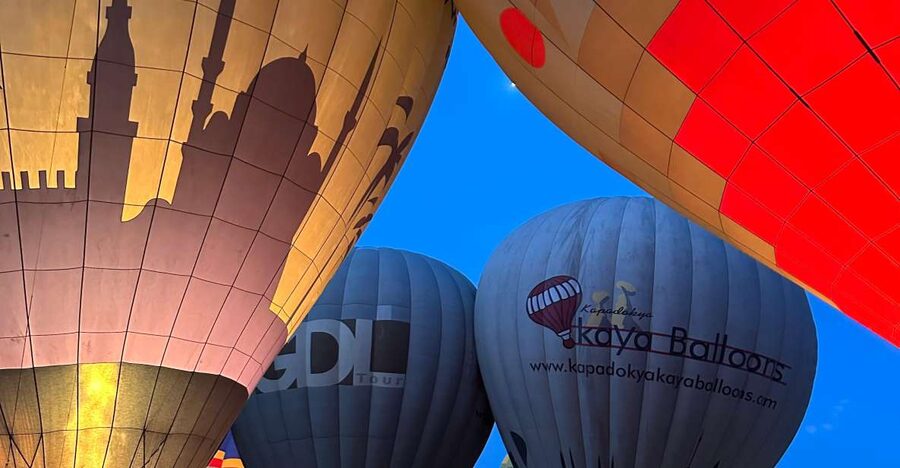 Göreme: Luxury Hot Air Balloon Flight in Göreme Valleys - Breakfast and the balloon setup