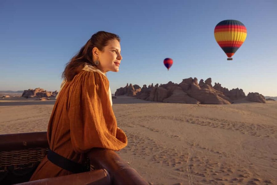 Hegra Al Ula: Sunrise Hot Air Balloon Flight - Why a balloon is a smart way to see AlUla