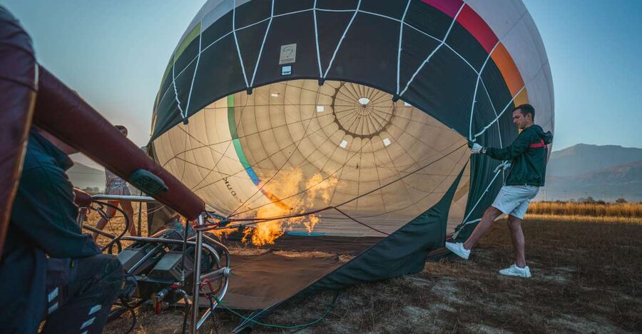 Heraklion: Sunrise Balloon Flight & Sunset Catamaran Cruise - Rising above the plateau at sunrise