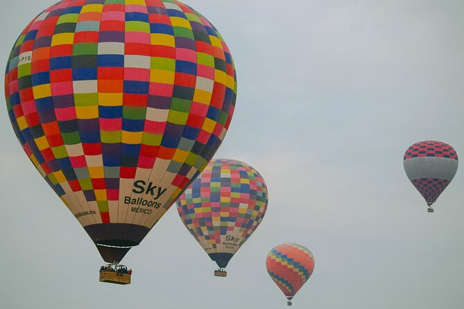 Hot Air Balloon Flight and Tour of the Majestic Pyramids - The craft and obsidian workshop: useful stop or time drain