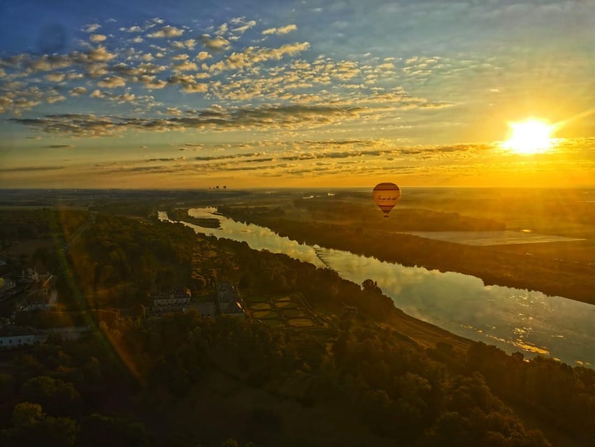 Hot air balloon flight:Chambord, Chenonceau,Cheverny,Blois - Watching the balloon come alive