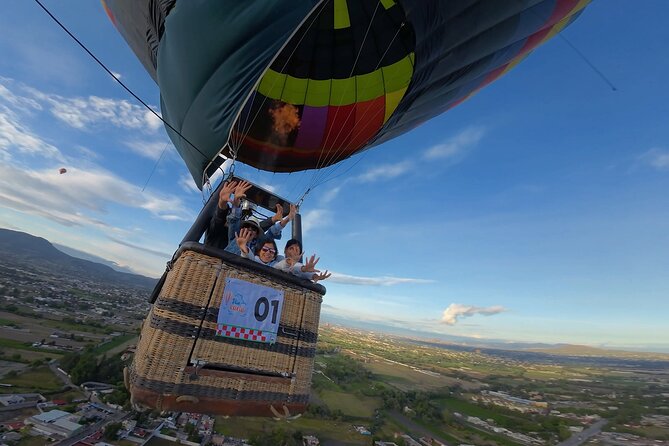 Hot air balloon flight in Teotihuacán + Breakfast in a Cave - Forty-five minutes above Teotihuacán