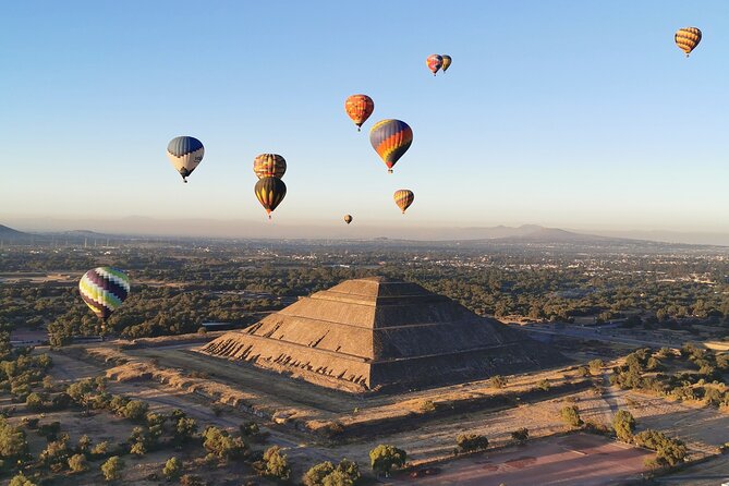 Hot Air Balloon Flight over Teotihuacán - Arriving at Volar en Globo before dawn