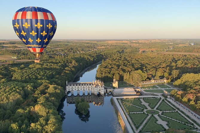 Hot Air Balloon Flight over the castle of Chenonceau / France - The Early Start or Evening Flight