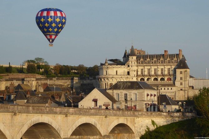 Hot Air Balloon Flight over the castle of Chenonceau / France - Preparing the Balloon With the Crew