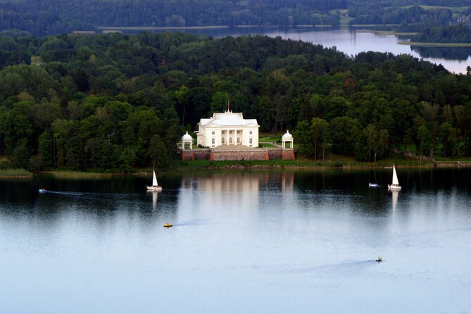 Hot Air Balloon Flight Over Trakai(transfer included) or Vilnius - Watching the balloon come alive