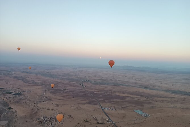Hot air balloon flight to Marrakech in a small group. Breakfast - The 40 to 45-minute flight above the desert