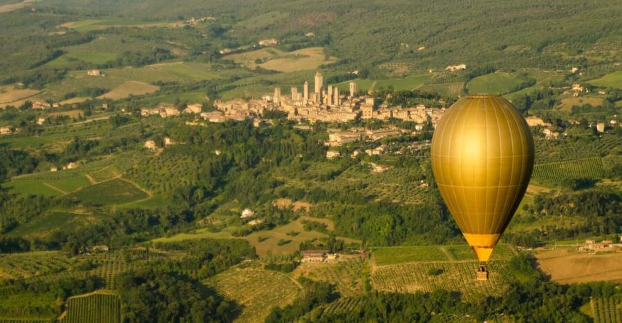 Hot Air Balloon Flights near San Gimignano - Arrival at the launch field