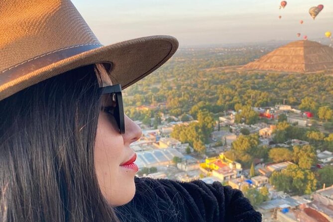 Hot air balloon from CDMX and Restaurant la Gruta (ORIGINAL) - One hour at the Teotihuacan archaeological zone