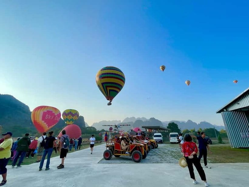 Hot Air Balloon in VangVieng pick up-drop off - What the 30-minute flight feels like