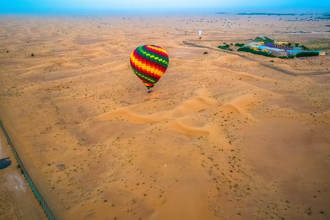 Hot Air Balloon Ride Over Dubai Desert inlcuding Transfers - Who will enjoy this morning most