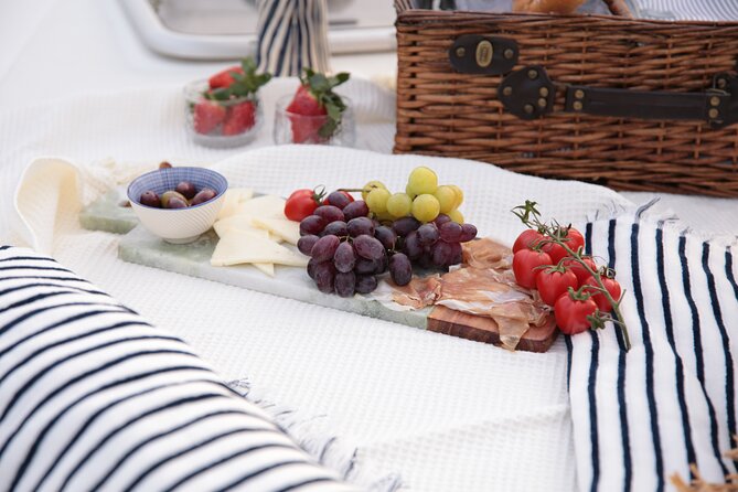 Hot Air Ballooning and Sailing Adventure Tour from Barcelona - Who will enjoy this most