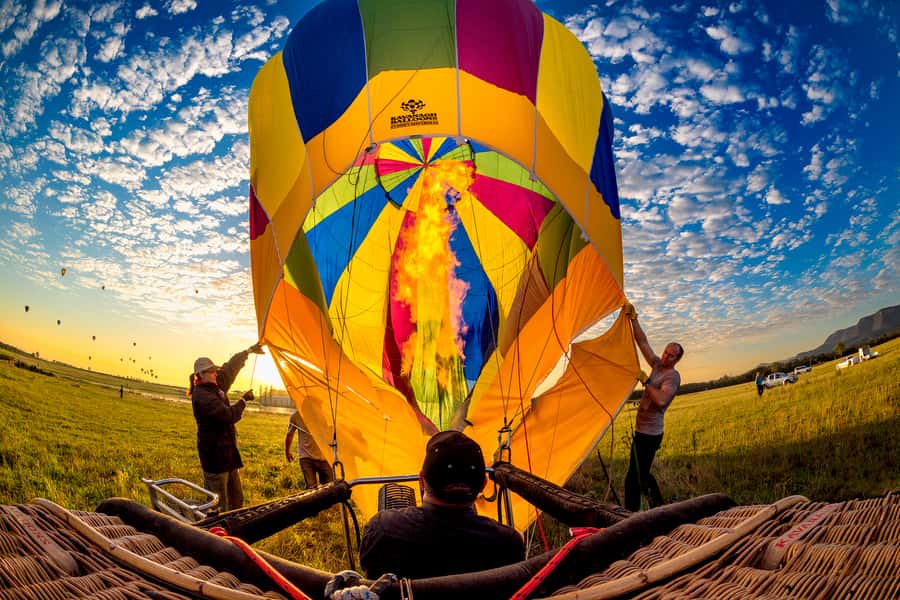 Hunter Valley: Sunrise Balloon Ride with Bubbly Breakfast - Peterson House and the sparkling breakfast
