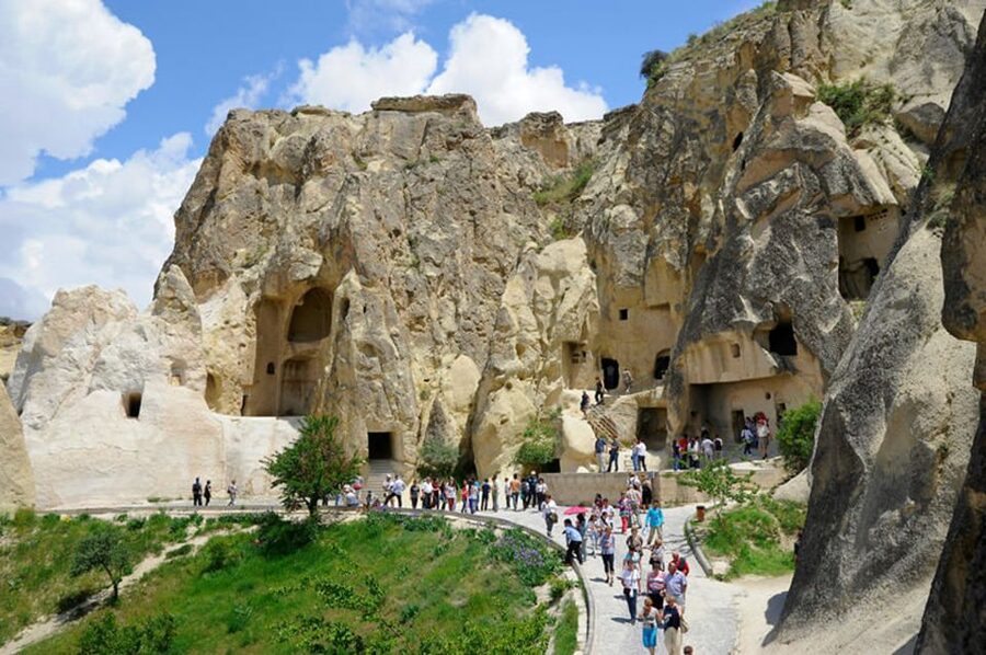 Istanbul: 3-Days, 2-nights in Cappadocia & Hot Air Balloon - Guides, groups, and the way the days run