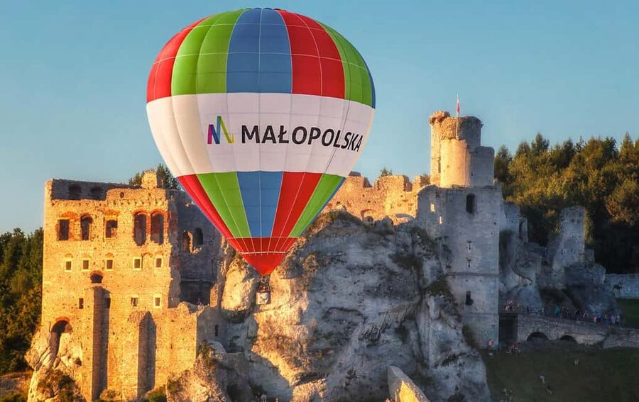 Kraków: Hot Air Balloon Exclusive Tour with Champagne - The landing can be the most exciting part