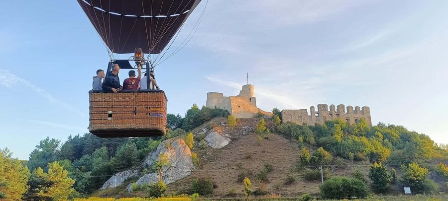 Kraków: Hot Air Balloon Exclusive Tour with Champagne - What the $671 price really buys