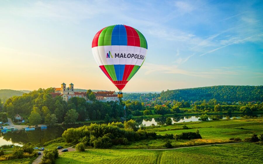Kraków: Hot Air Balloon Exclusive Tour with Champagne - Who should book this balloon ride