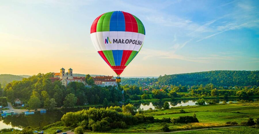Kraków: Hot Air Balloon Flight with Champagne - The crew and the tone of the experience