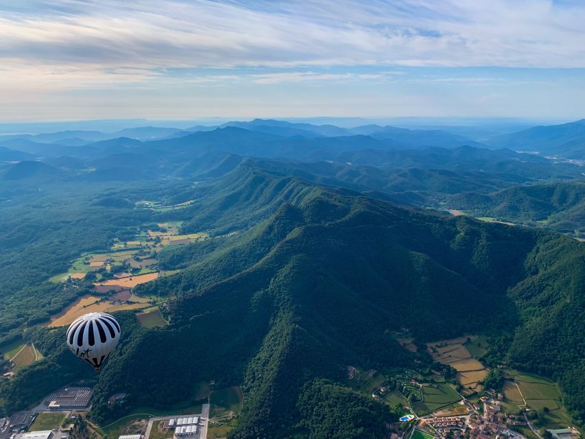 La Garrotxa Volcanoes Half-Day Hot Air Balloon Flight - The breakfast is part of the experience