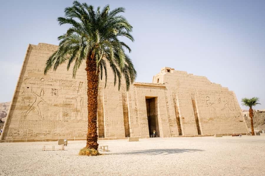 Luxor: Hot Air Balloon & Private tour to West bank and Lunch - Inside the Tombs of the Nobles