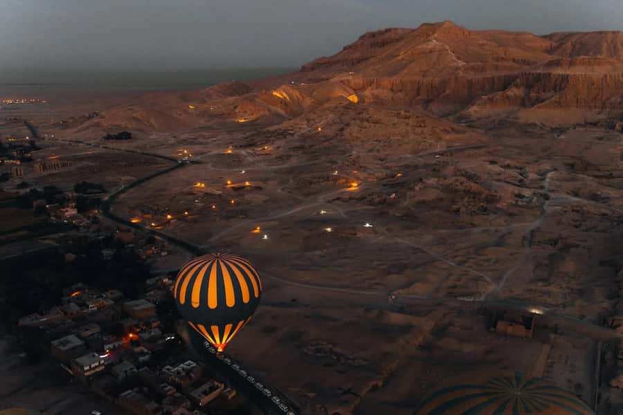 Luxor: Hot Air Balloon Ride over Luxor Relics - Why the West Bank looks best from a balloon