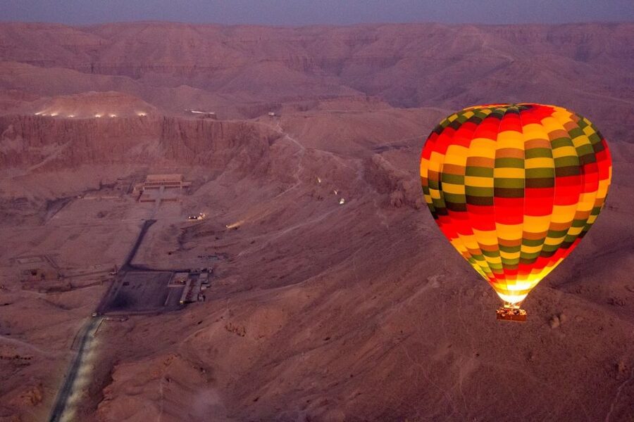 Luxor: Hot Air Balloon Ride Over Temple of Hatshepsut - A gentle flight above Hatshepsut and the tombs