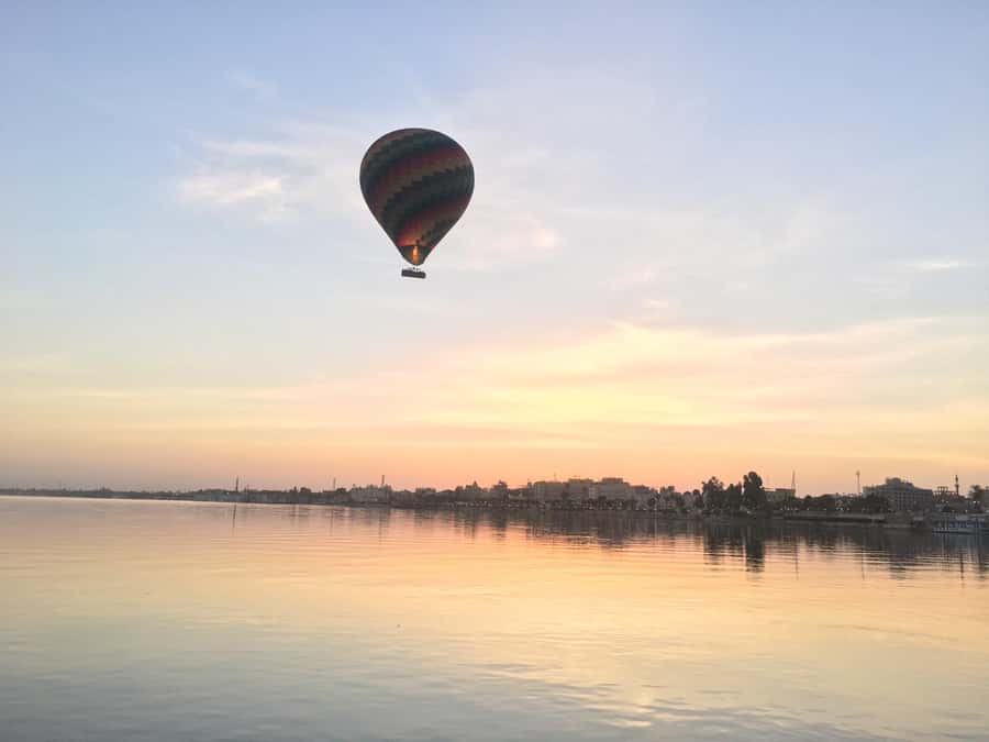 Luxor: Hot Air Balloon Ride over the Valley of the Kings - Landing in a field or desert