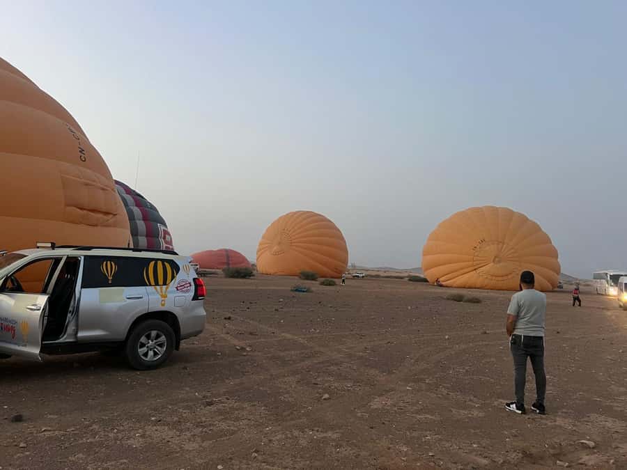 Marrakech: Hot Air Balloon Flight with Breakfast - Watching the balloon take shape