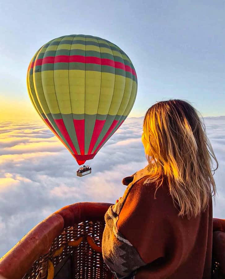 Marrakech: Private Hot Air Balloon Flight - Landing, mint tea, and bread in a Berber tent
