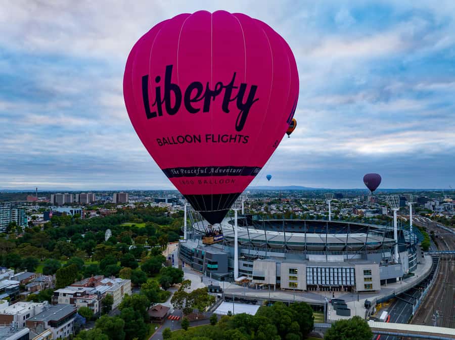 Melbourne: Balloon Flight at Sunrise with Breakfast - Meeting the balloon at the Windsor Hotel