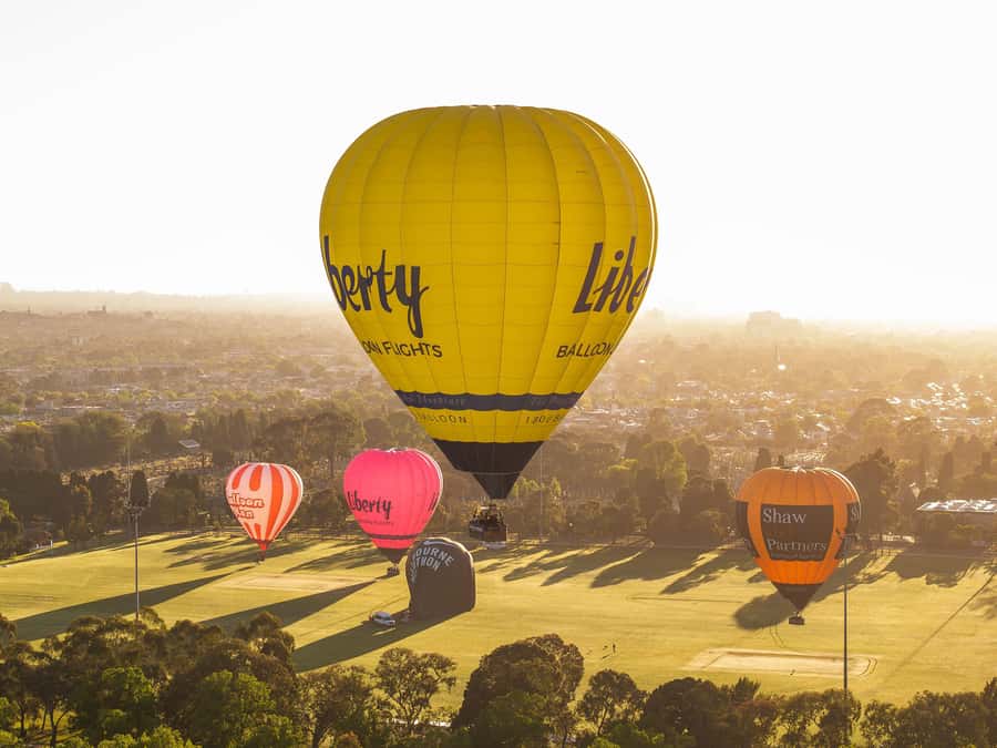 Melbourne: Balloon Flight at Sunrise with Breakfast - Floating above the MCG and Yarra River
