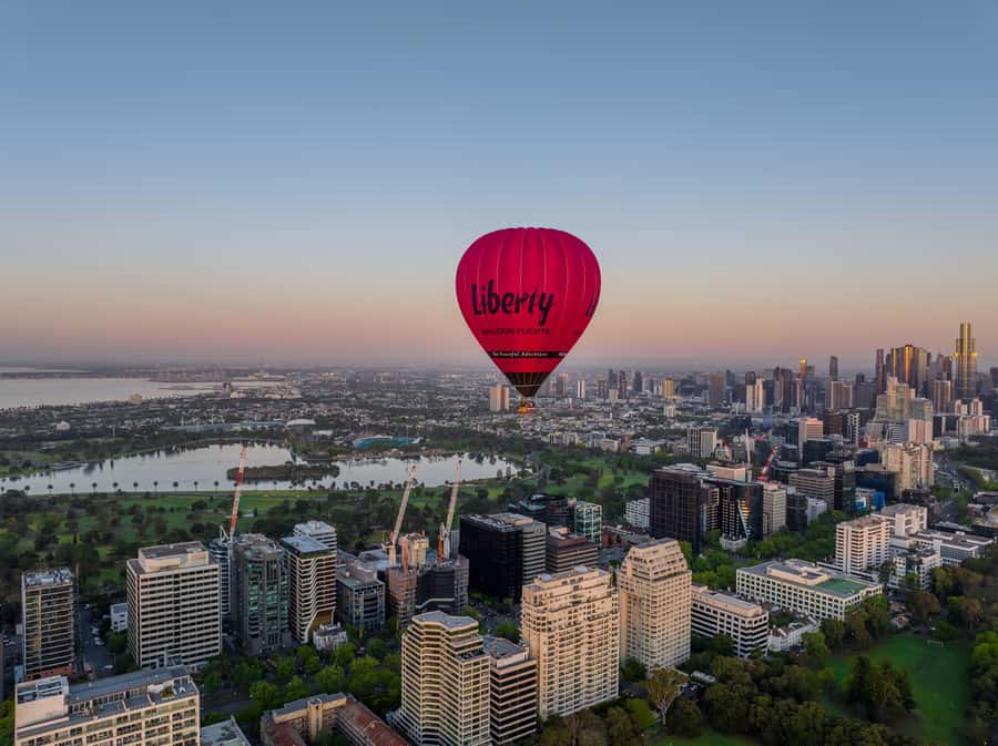 Melbourne: Balloon Flight at Sunrise with Breakfast - Helping prepare the balloon before sunrise