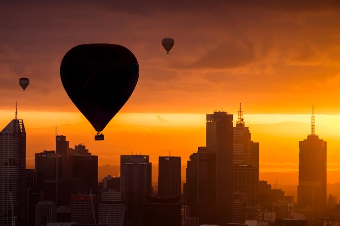 Melbourne sunrise balloon flight & champagne breakfast - What the pilots and crew add
