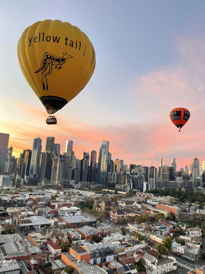 Melbourne: Sunrise Hot Air Balloon Flight - One hour above the Yarra River and city center