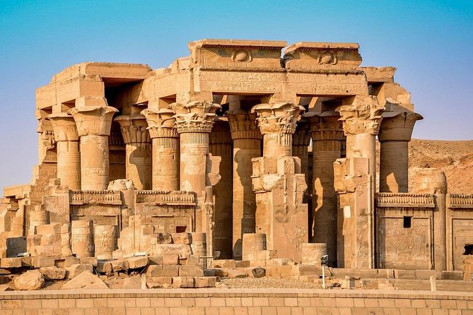 Nile cruise from Luxor 3 nights With Tours Including Hot Air Balloon - Day three: Edfu by horse carriage and sunset at Kom Ombo