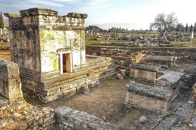 Pamukkale Tour from Kusadasi with Hot Air Balloon Flight - Lunch and the rhythm of a private day